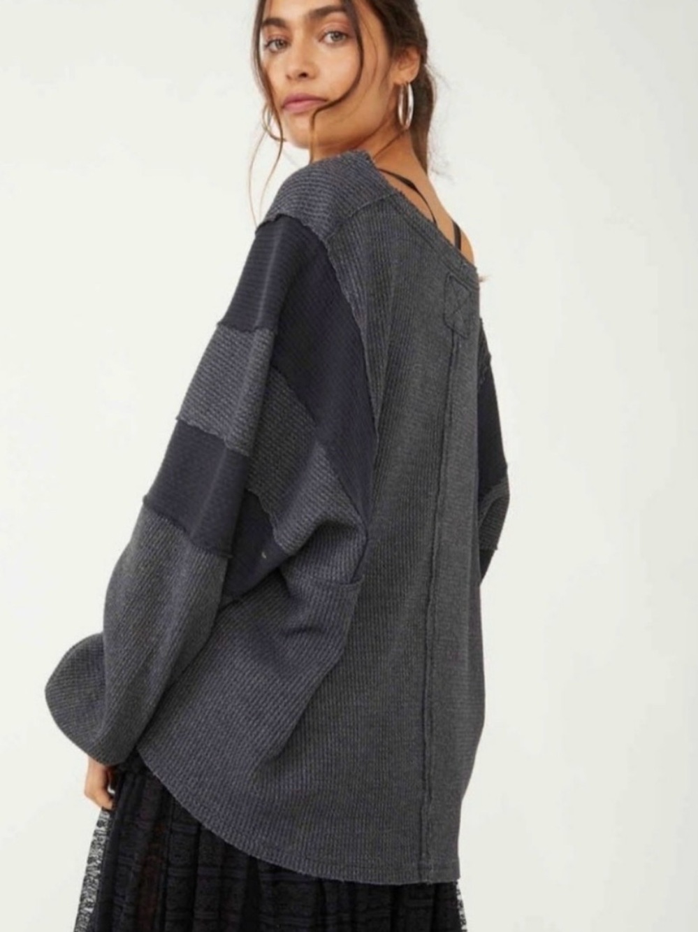 Free People Charcoal Gray Oversized V-Neck Waffle Knit Sweatshirt + A GIFT 🎁 - Picture 3 of 8